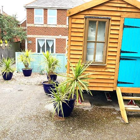 The Sashes - Stylish Apartment - Free Parking - Ultrafast Wifi - Smart Tv - Netflix - Sleeps Up To 6! Close To Poole Town Center & Sandbanks & Bournemouth Exterior photo