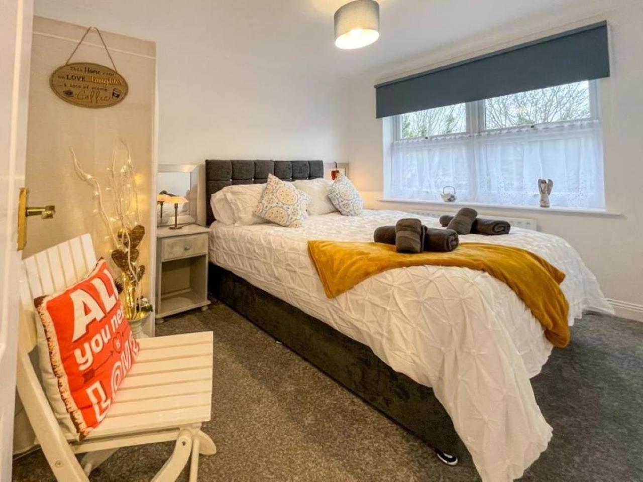 The Sashes - Stylish Apartment - Free Parking - Ultrafast Wifi - Smart Tv - Netflix - Sleeps Up To 6! Close To Poole Town Center & Sandbanks & Bournemouth Exterior photo